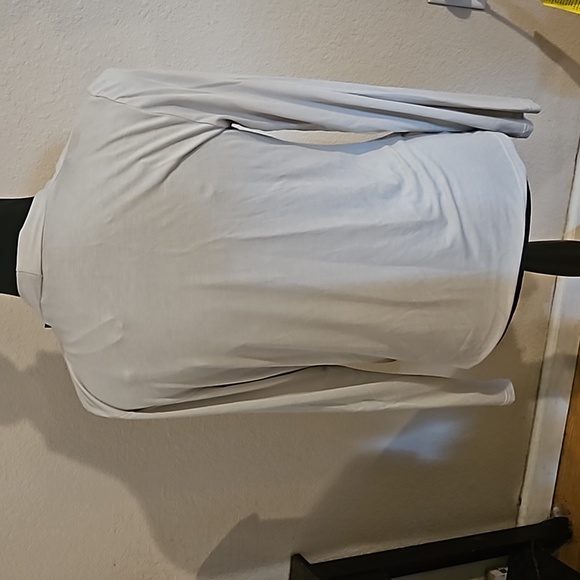 NWT lightweight knit Top - Picture 4 of 4